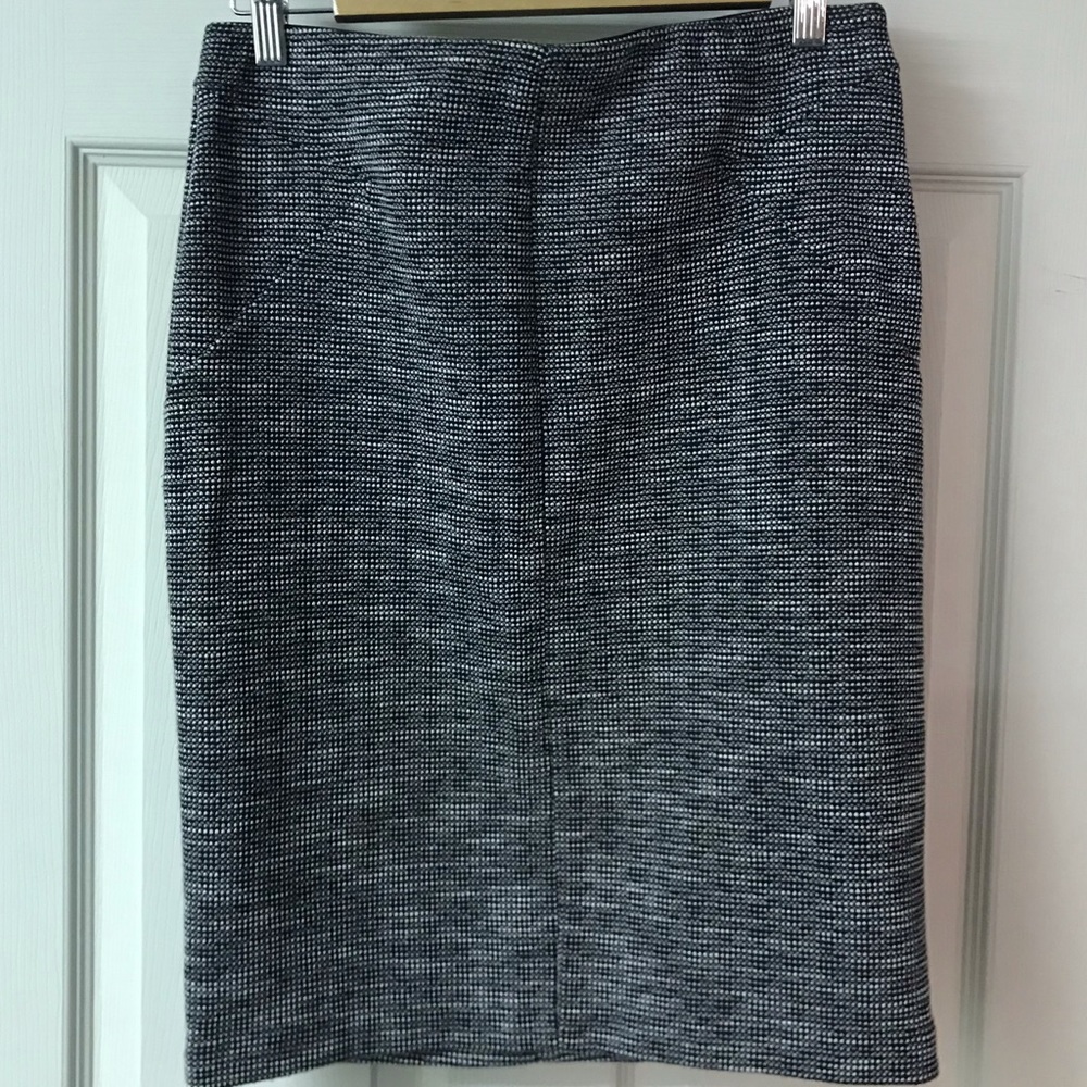 Black and White Elle Skirt Sz S 🖤